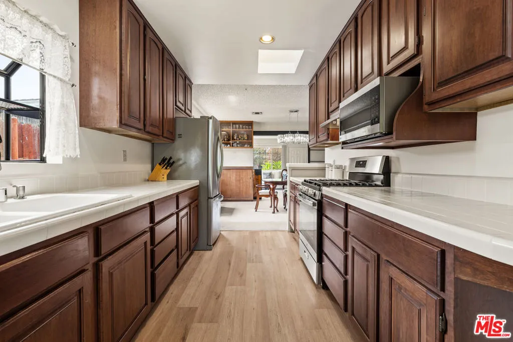 Sierra Madre, California 91024, United States, 3 Bedrooms Bedrooms, ,2 BathroomsBathrooms,Residential,Pending,206317