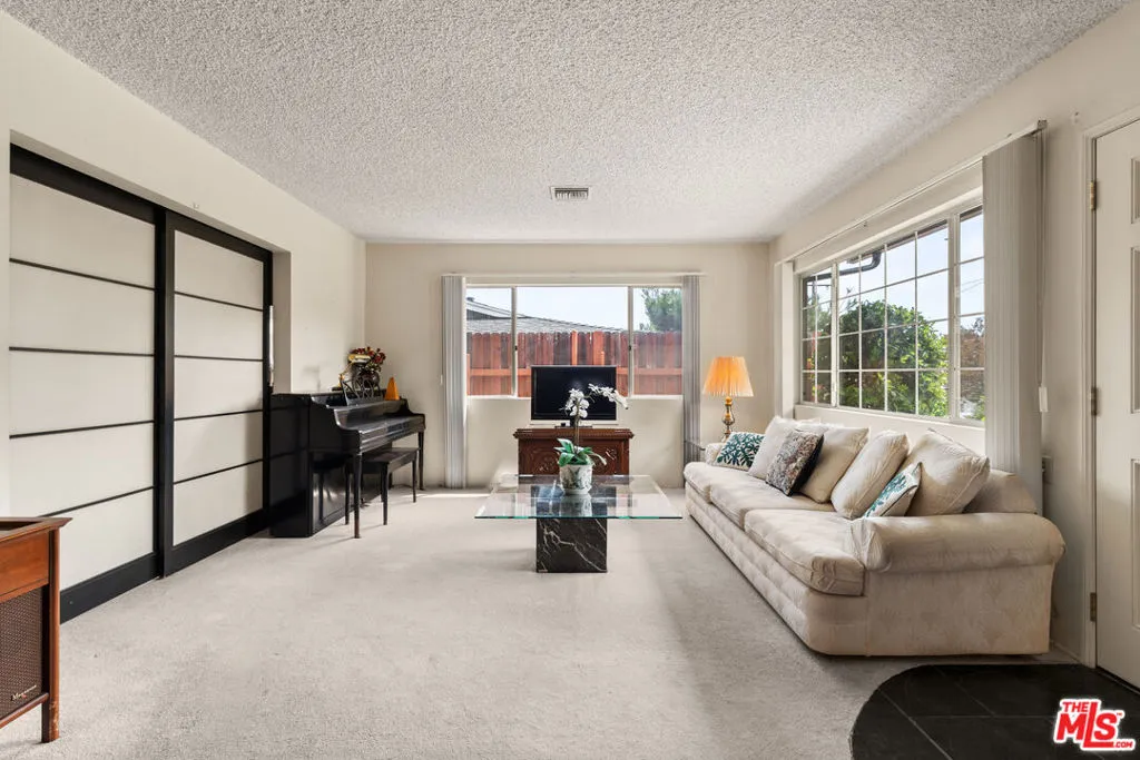 Sierra Madre, California 91024, United States, 3 Bedrooms Bedrooms, ,2 BathroomsBathrooms,Residential,Pending,206317