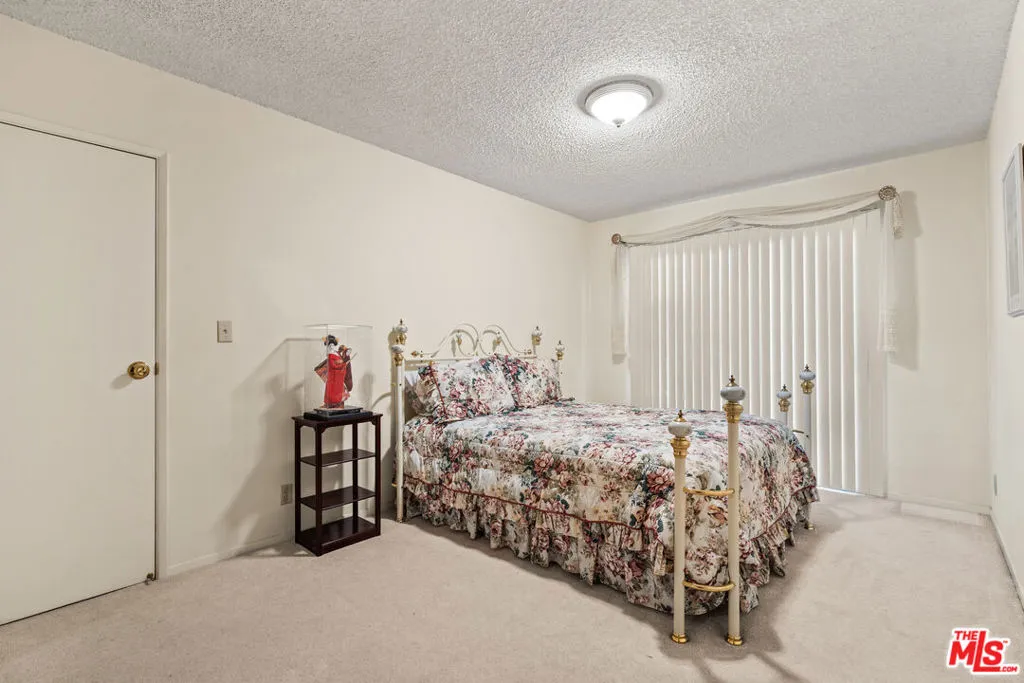 Sierra Madre, California 91024, United States, 3 Bedrooms Bedrooms, ,2 BathroomsBathrooms,Residential,Pending,206317