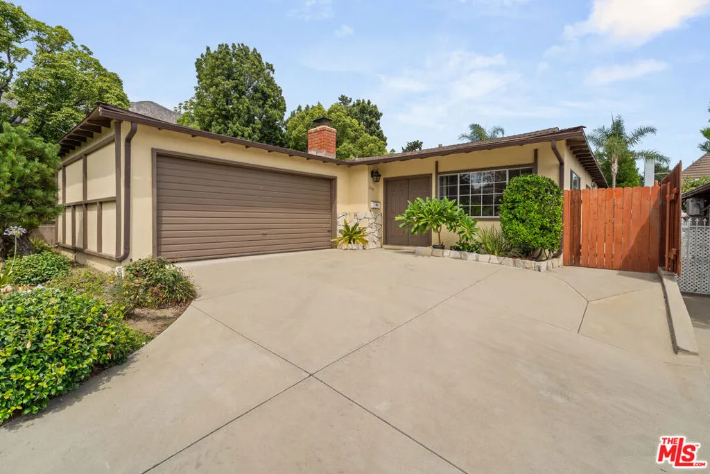 Sierra Madre, California 91024, United States, 3 Bedrooms Bedrooms, ,2 BathroomsBathrooms,Residential,Pending,206317