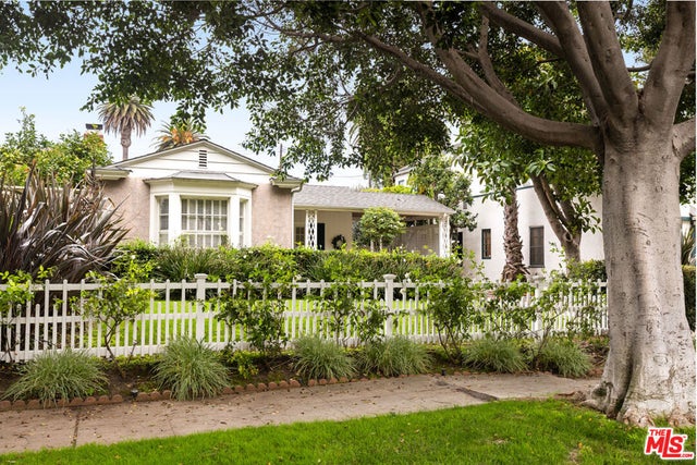 2222 Camden Avenue, Los Angeles