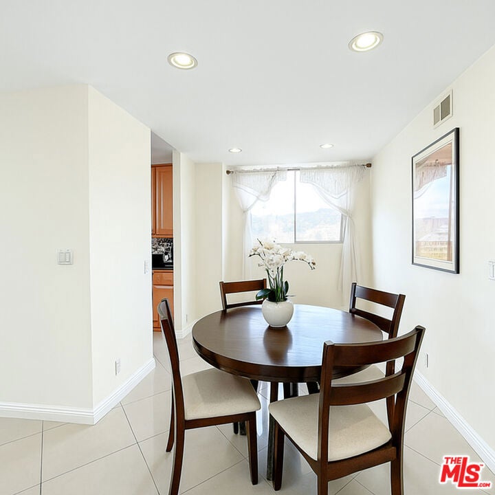 100 S Doheny Drive 920