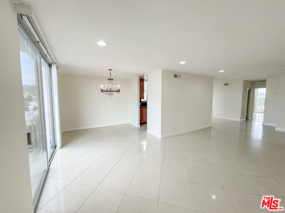 100 S Doheny Drive 920