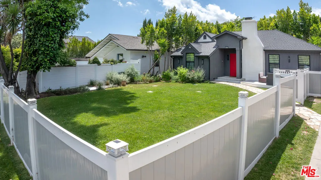 Studio City, California 91604, United States, 3 Bedrooms Bedrooms, ,3 BathroomsBathrooms,Residential,Active,136657