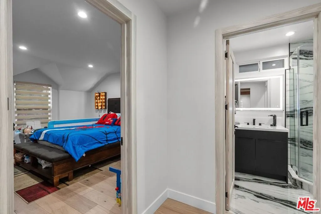 Studio City, California 91604, United States, 3 Bedrooms Bedrooms, ,3 BathroomsBathrooms,Residential,Active,136657