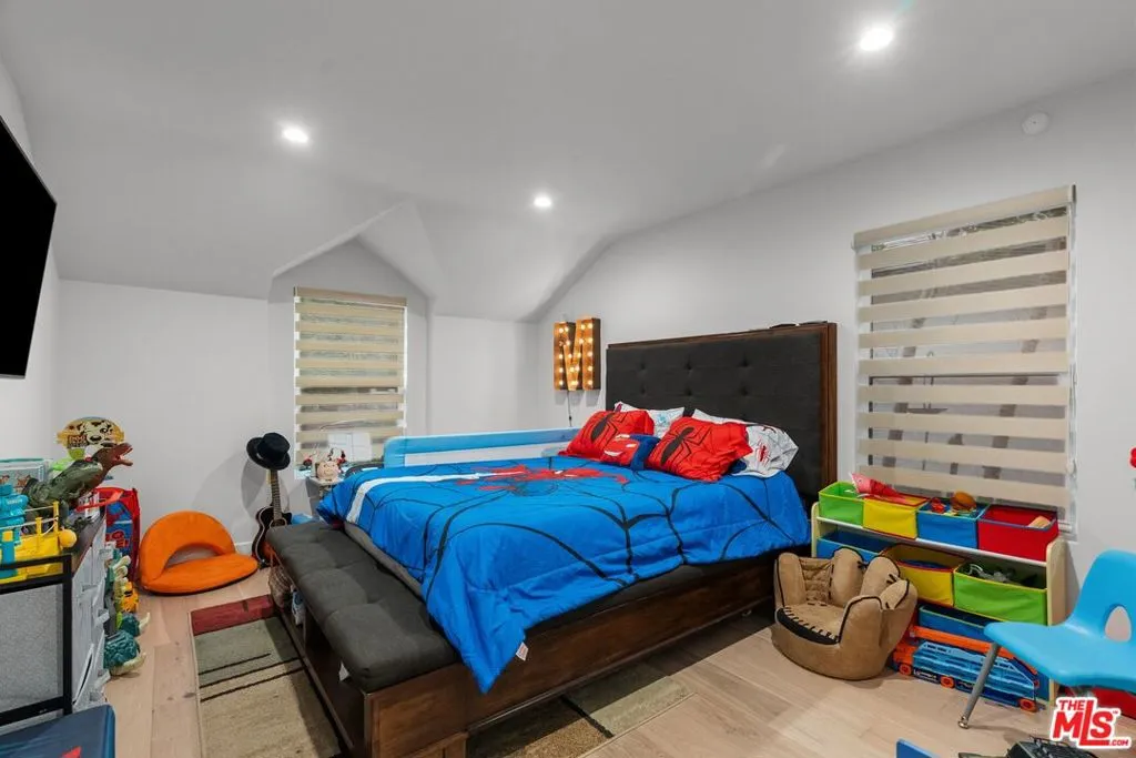 Studio City, California 91604, United States, 3 Bedrooms Bedrooms, ,3 BathroomsBathrooms,Residential,Active,136657