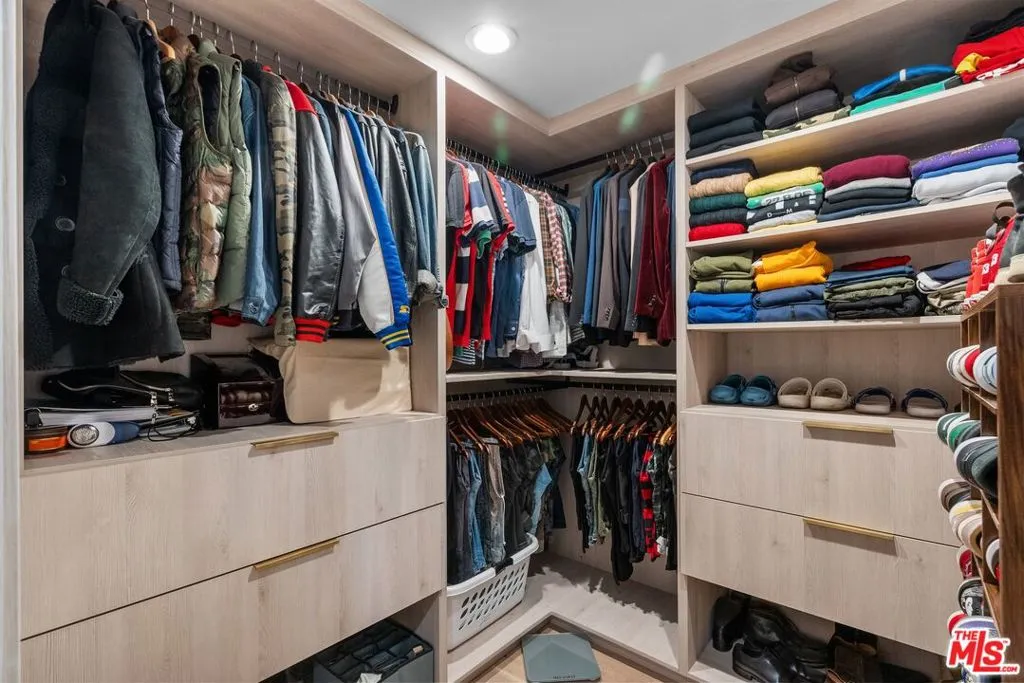 Studio City, California 91604, United States, 3 Bedrooms Bedrooms, ,3 BathroomsBathrooms,Residential,Active,136657