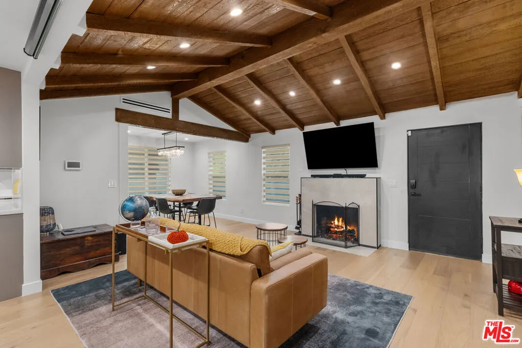 Studio City, California 91604, United States, 3 Bedrooms Bedrooms, ,3 BathroomsBathrooms,Residential,Active,136657