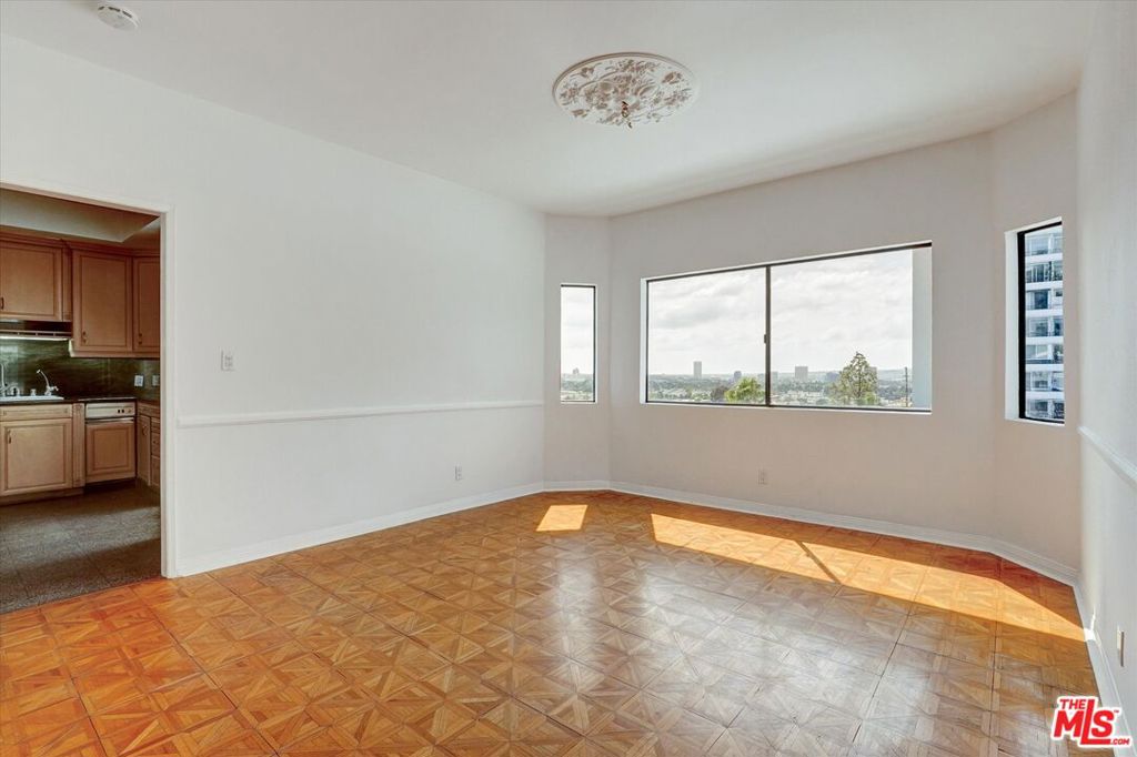 1140 Alta Loma Road 303