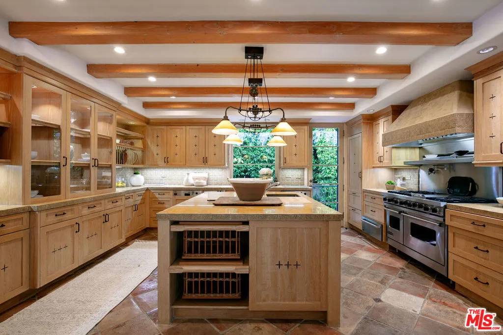 Beverly Hills, California 90210, United States, 4 Bedrooms Bedrooms, ,4 BathroomsBathrooms,Residential,Active,208017