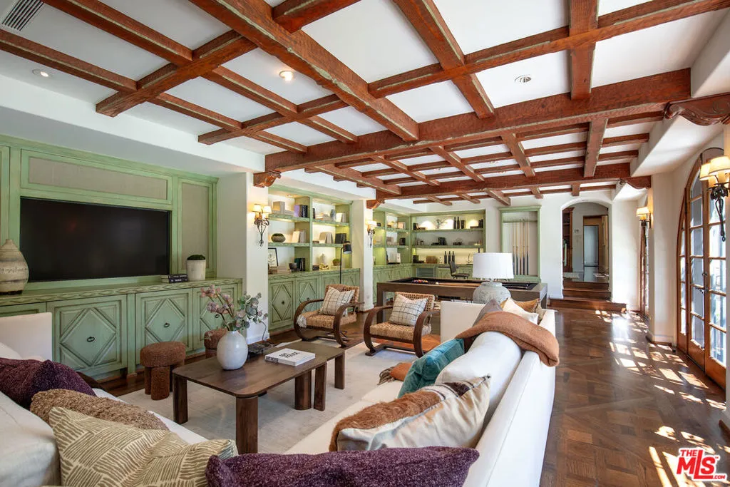 Beverly Hills, California 90210, United States, 4 Bedrooms Bedrooms, ,4 BathroomsBathrooms,Residential,Active,208017