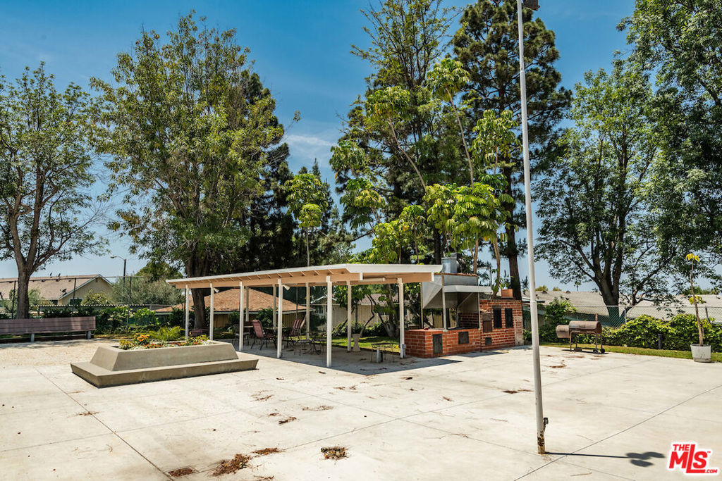 3500 W Manchester Boulevard 281