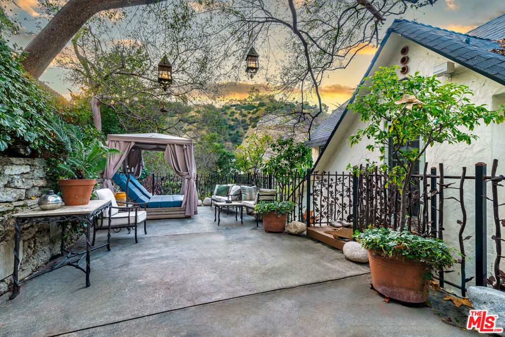 8066 Woodland Lane