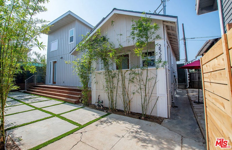 2525 Gleason Avenue