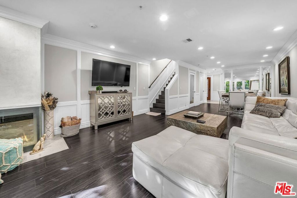 Properties 4 3401 Barham Boulevard 3