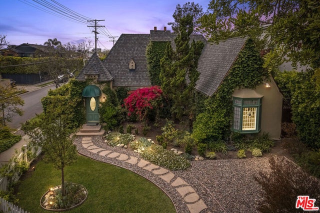 101 N Laurel Avenue, Los Angeles