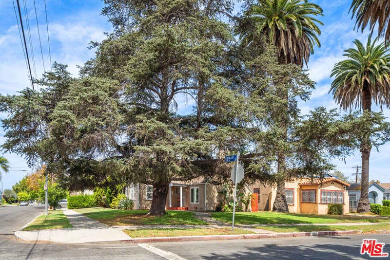 2059 W 78th Street