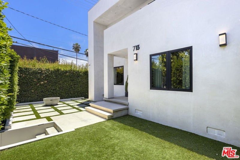 713 N Sierra Bonita Avenue
