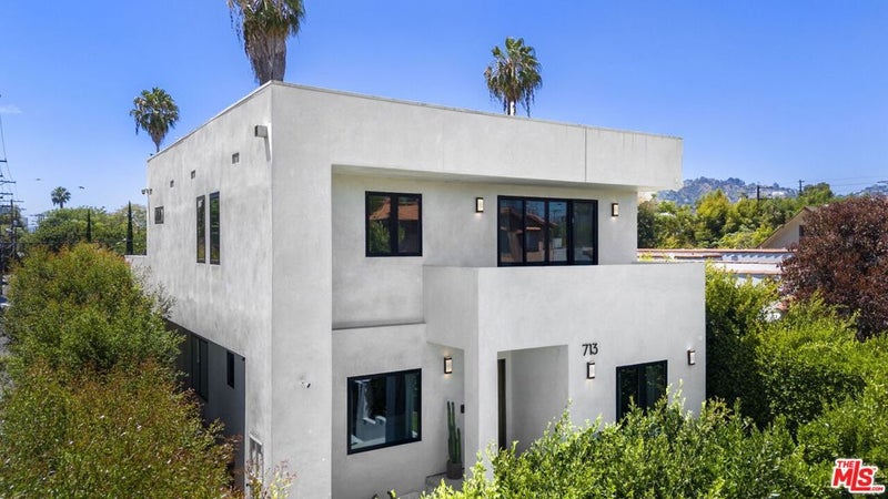 713 N Sierra Bonita Avenue