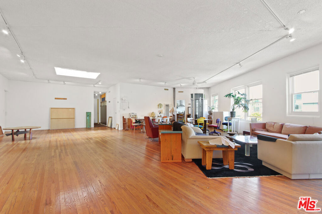 Properties 4 1802 Pacific Avenue