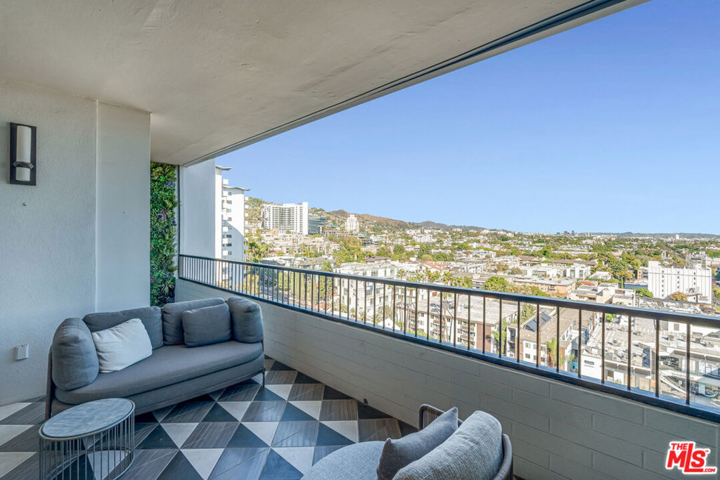 1100 Alta Loma Road 1404