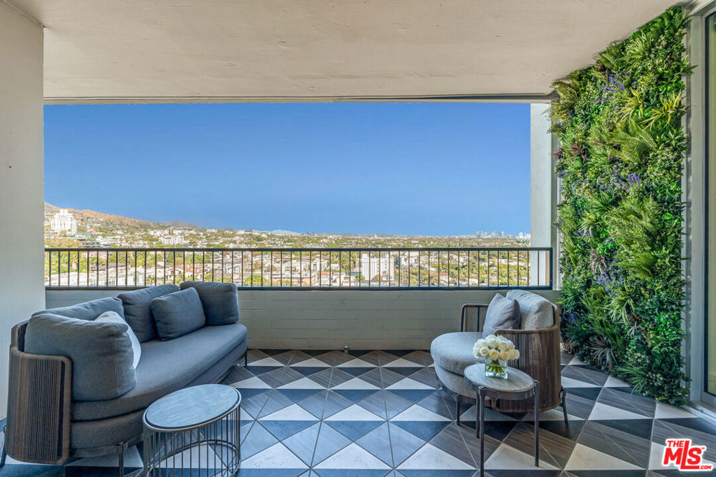 1100 Alta Loma Road 1404