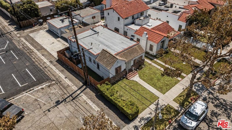 418 S La Peer Drive
