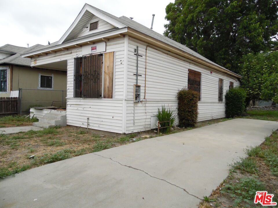 1563 E 108th Street