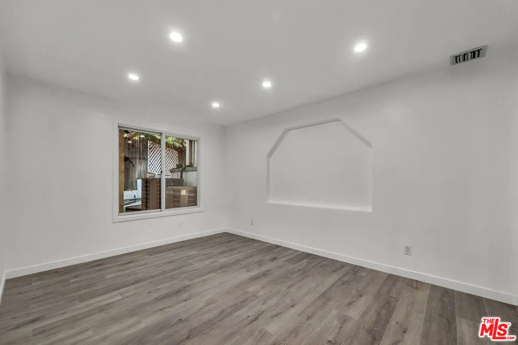 Studio City, California 91604, United States, 4 Bedrooms Bedrooms, ,4 BathroomsBathrooms,Residential,Active,183559