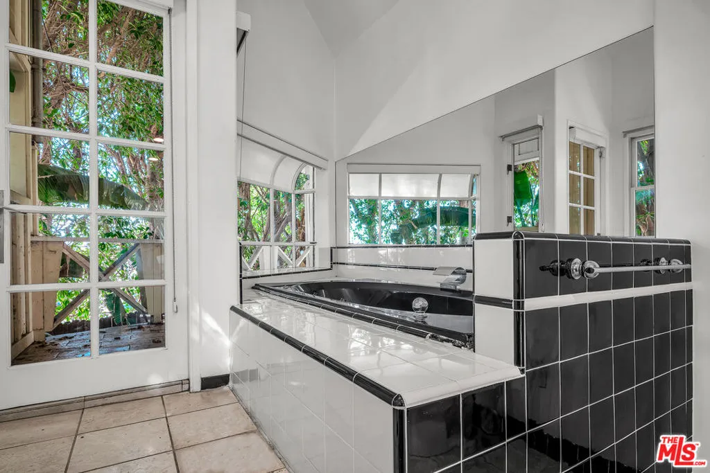 Studio City, California 91604, United States, 4 Bedrooms Bedrooms, ,4 BathroomsBathrooms,Residential,Active,183559