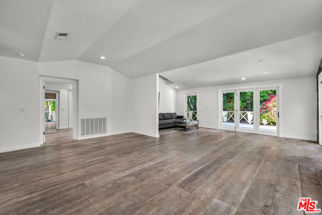 Studio City, California 91604, United States, 4 Bedrooms Bedrooms, ,4 BathroomsBathrooms,Residential,Active,183559