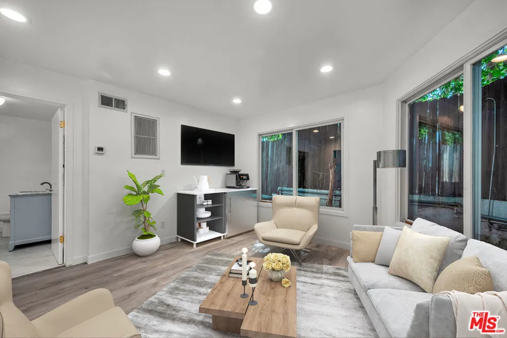 Studio City, California 91604, United States, 4 Bedrooms Bedrooms, ,4 BathroomsBathrooms,Residential,Active,183559