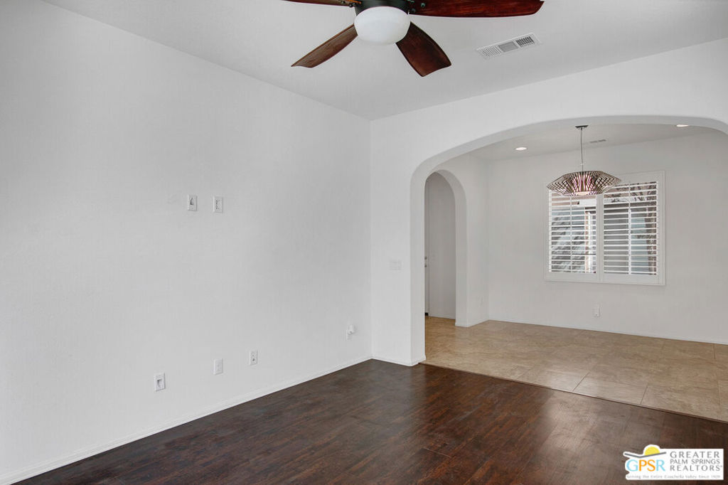 607 Calle Vibrante