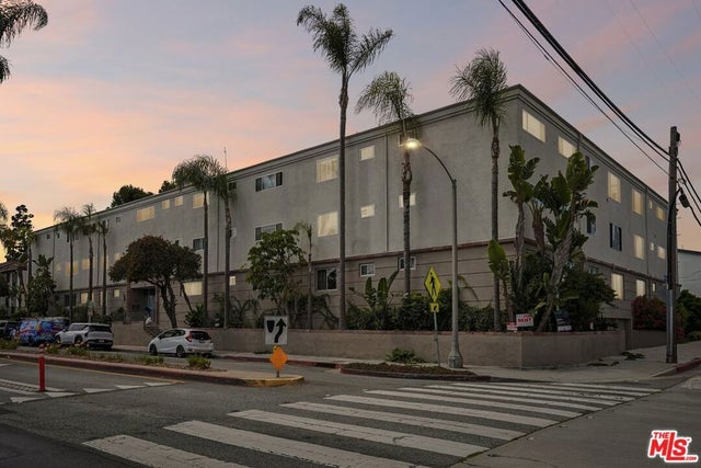 2002 4th Street 208 #208, Santa Monica