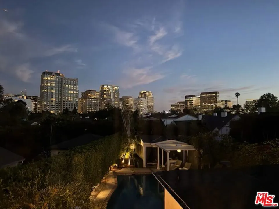 Los Angeles, California 90024, United States, 4 Bedrooms Bedrooms, ,3 BathroomsBathrooms,Residential,Active,154504