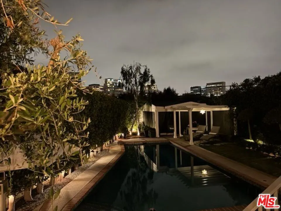 Los Angeles, California 90024, United States, 4 Bedrooms Bedrooms, ,3 BathroomsBathrooms,Residential,Active,154504