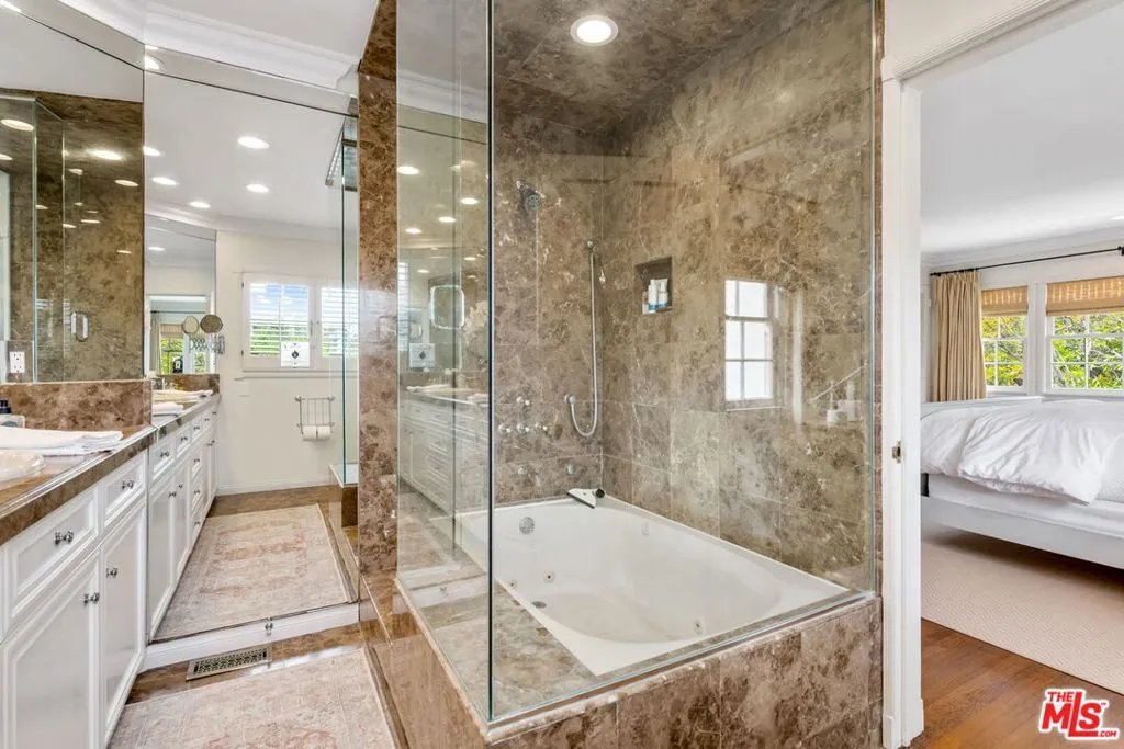 Los Angeles, California 90024, United States, 4 Bedrooms Bedrooms, ,3 BathroomsBathrooms,Residential,Active,154504