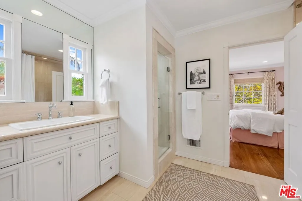 Los Angeles, California 90024, United States, 4 Bedrooms Bedrooms, ,3 BathroomsBathrooms,Residential,Active,154504