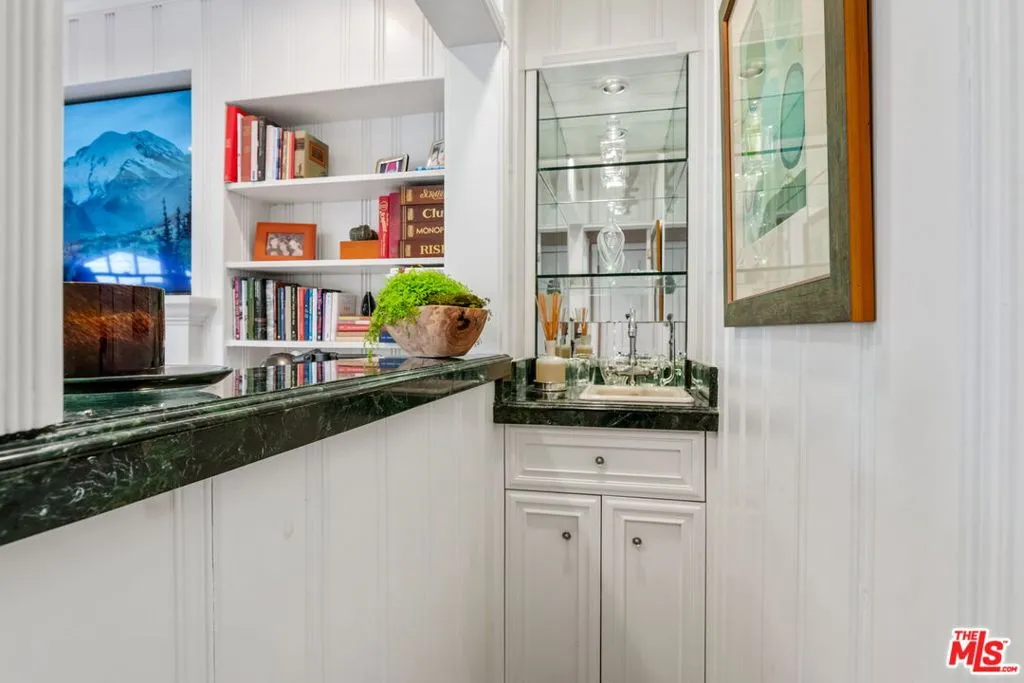 Los Angeles, California 90024, United States, 4 Bedrooms Bedrooms, ,3 BathroomsBathrooms,Residential,Active,154504