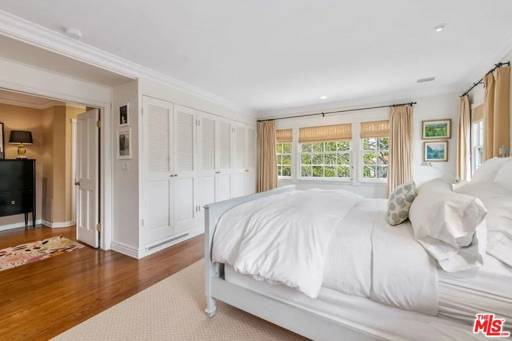 Los Angeles, California 90024, United States, 4 Bedrooms Bedrooms, ,3 BathroomsBathrooms,Residential,Active,154504