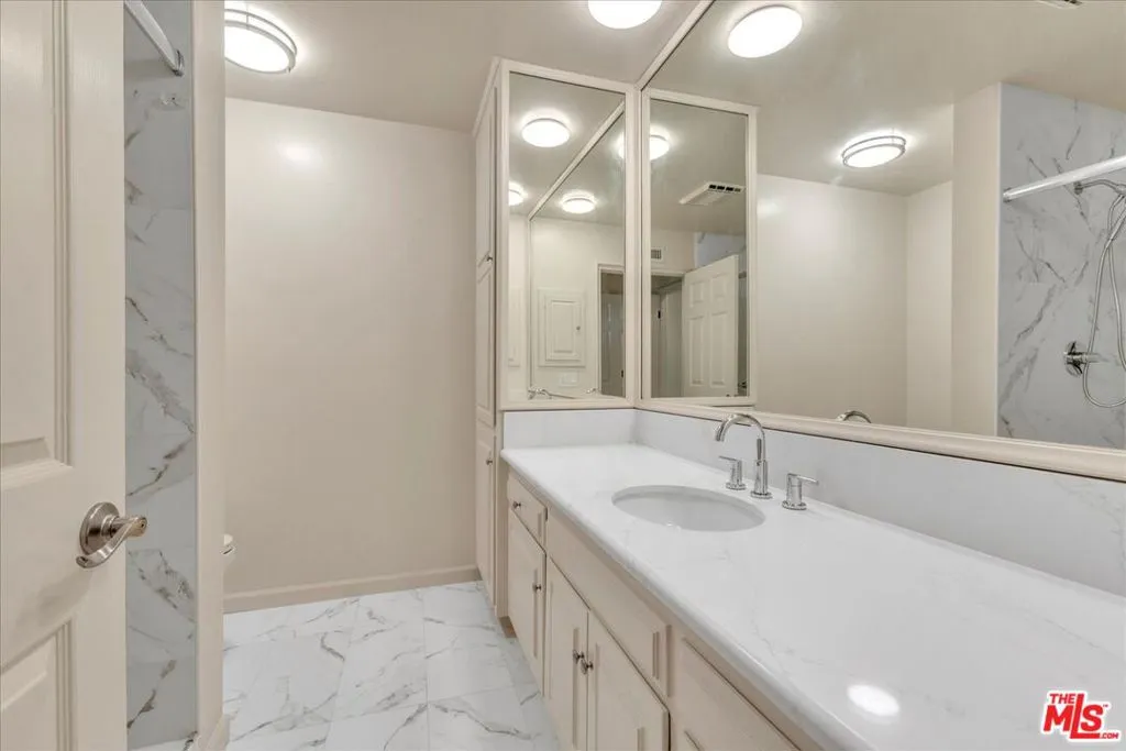 Los Angeles, California 90049, United States, 2 Bedrooms Bedrooms, ,2 BathroomsBathrooms,Residential,Active,240627