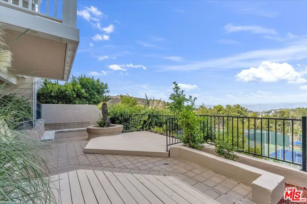 Los Angeles, California 90049, United States, 2 Bedrooms Bedrooms, ,2 BathroomsBathrooms,Residential,Active,240627