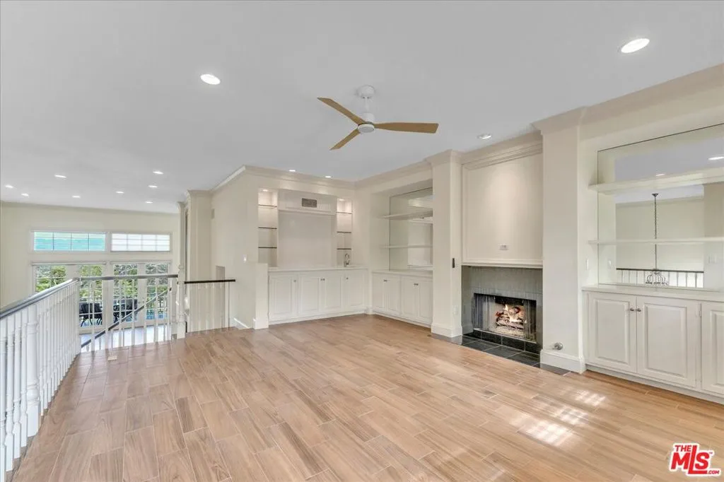 Los Angeles, California 90049, United States, 2 Bedrooms Bedrooms, ,2 BathroomsBathrooms,Residential,Active,240627