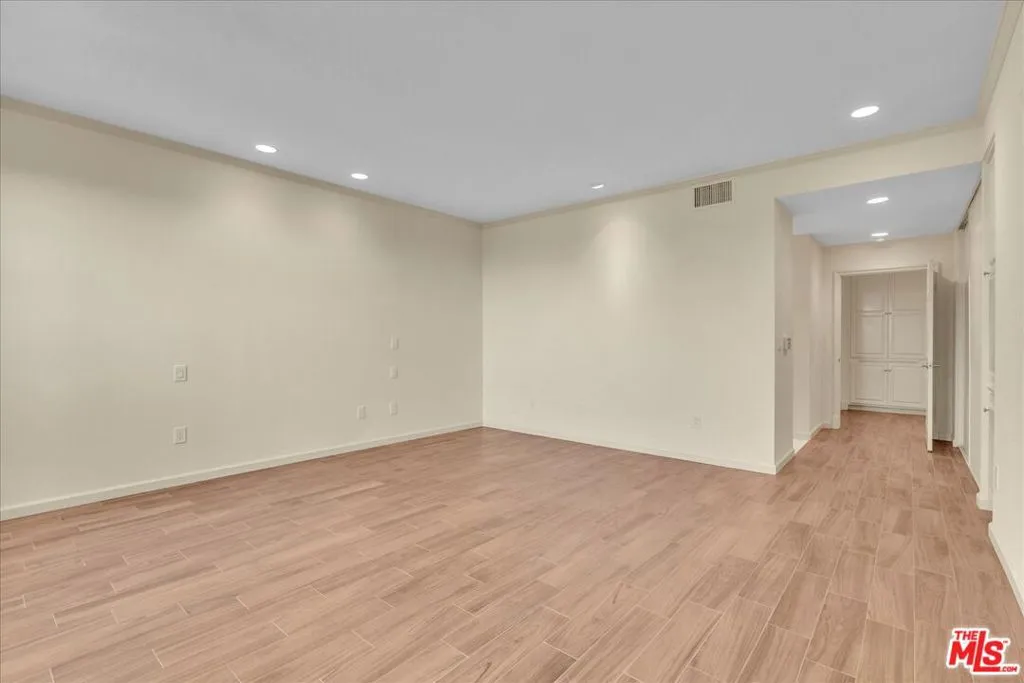 Los Angeles, California 90049, United States, 2 Bedrooms Bedrooms, ,2 BathroomsBathrooms,Residential,Active,240627