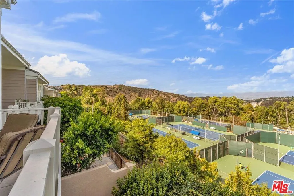 Los Angeles, California 90049, United States, 2 Bedrooms Bedrooms, ,2 BathroomsBathrooms,Residential,Active,240627