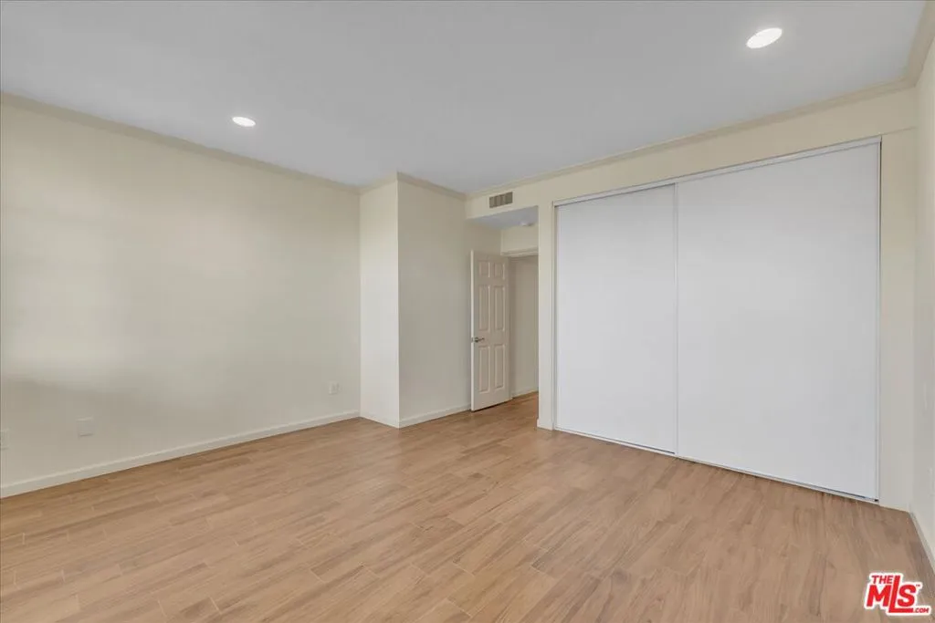 Los Angeles, California 90049, United States, 2 Bedrooms Bedrooms, ,2 BathroomsBathrooms,Residential,Active,240627