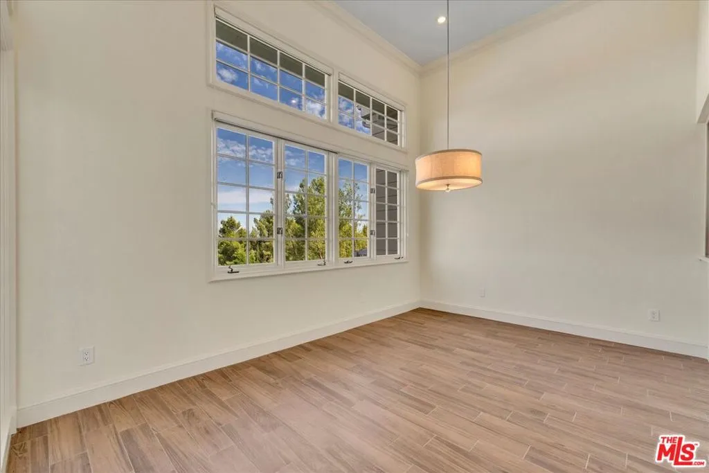 Los Angeles, California 90049, United States, 2 Bedrooms Bedrooms, ,2 BathroomsBathrooms,Residential,Active,240627