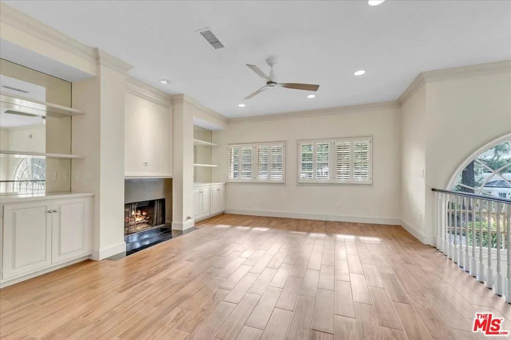 Los Angeles, California 90049, United States, 2 Bedrooms Bedrooms, ,2 BathroomsBathrooms,Residential,Active,240627