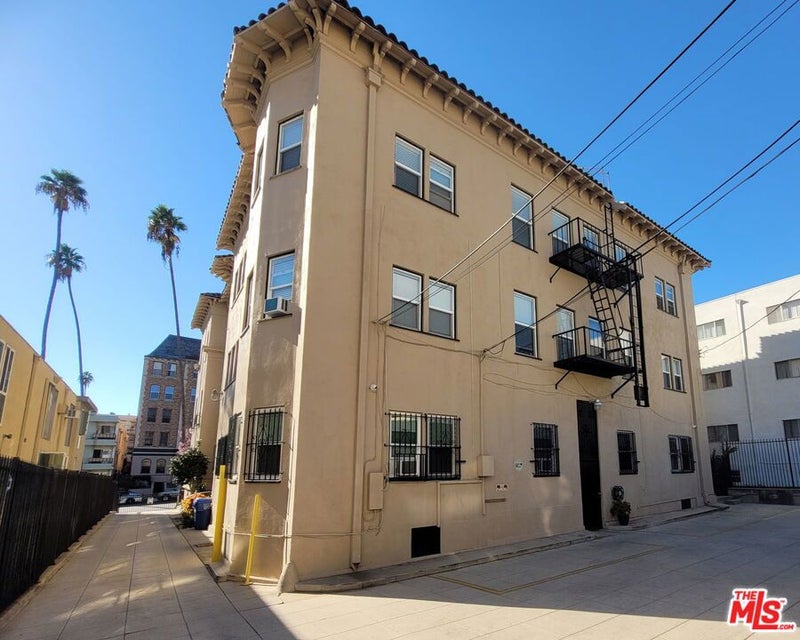 428 S Mariposa Avenue