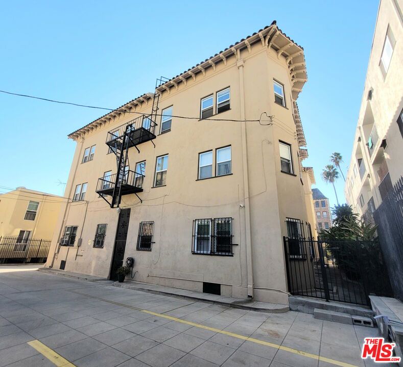 428 S Mariposa Avenue